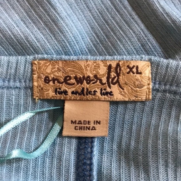 One World Tee W/Multicolored Scarf - NWT XL - Picture 6 of 8